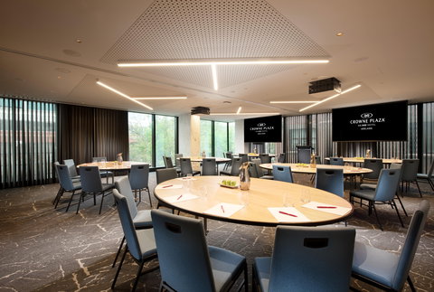 Crowne Plaza Adelaide - Holiday Adelaide 8
