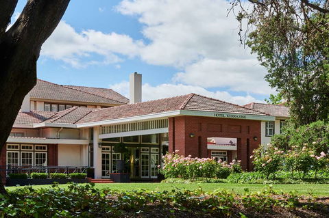 Hotel Kurrajong Canberra - Holiday Adelaide 0