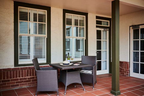 Hotel Kurrajong Canberra - Holiday Adelaide 1
