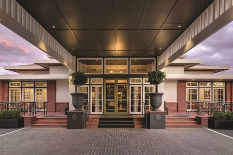 Hotel Kurrajong Canberra - Holiday Adelaide 2