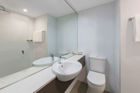 Travelodge Sydney Airport - Holiday Adelaide 8