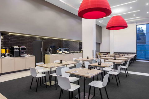 Travelodge Sydney Airport - Holiday Adelaide 11