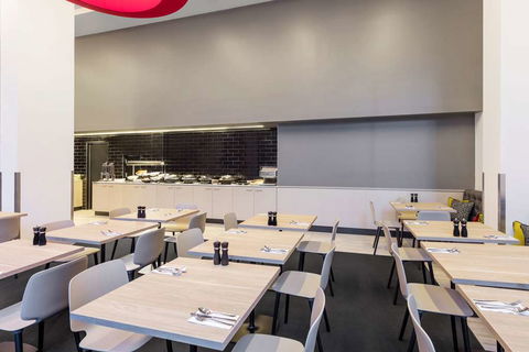 Travelodge Sydney Airport - Holiday Adelaide 17