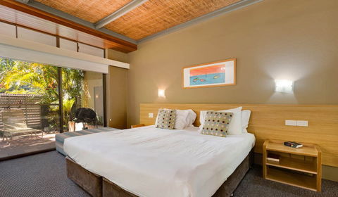 Nautilus Beachfront Villas & Spa - Holiday Adelaide 1