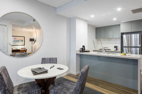 Meriton Serviced Apartments North Sydney - Holiday Adelaide 5
