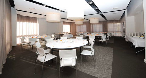 Royal Pacific Hotel - Holiday Adelaide 10