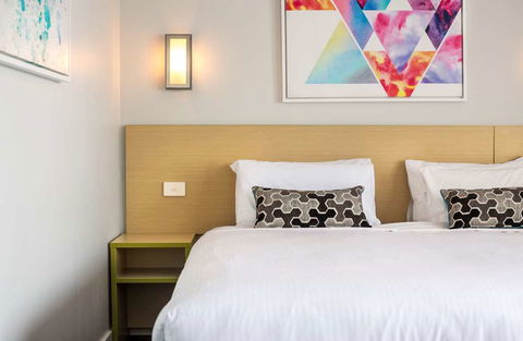 Nightcap At Coolaroo Hotel - Holiday Adelaide 7