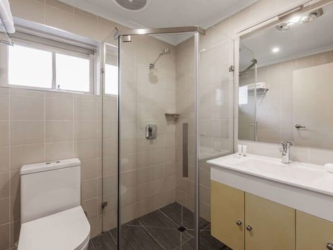 Quality Hotel Melbourne Airport - Holiday Adelaide 12