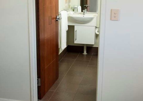 Mantra One Sandy Bay Road - Holiday Adelaide 4