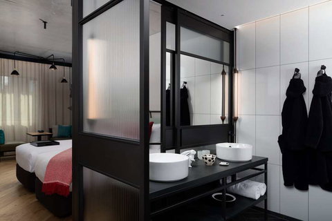 QT Melbourne - Holiday Adelaide 6