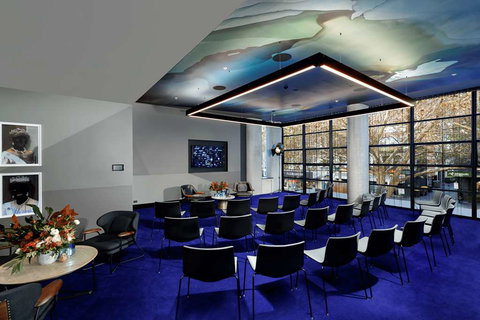 QT Melbourne - Holiday Adelaide 9