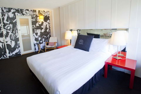 Punt Road Apartment Hotel - Holiday Adelaide 1
