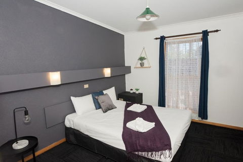 Elm Court Motel - Holiday Adelaide 0