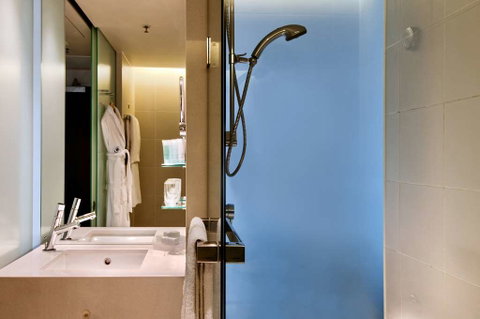 Hilton Sydney - Holiday Adelaide 7