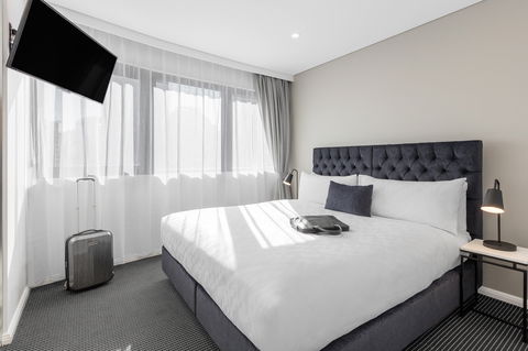 Meriton Suites Kent Street - Holiday Adelaide 0