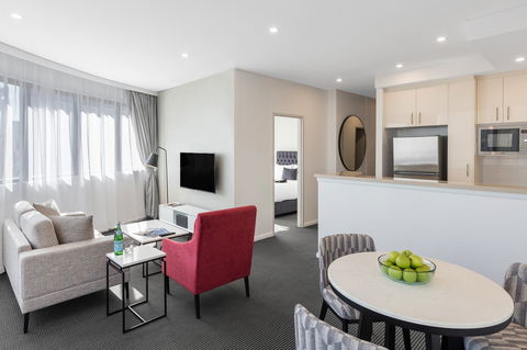 Meriton Suites Kent Street - Holiday Adelaide 1