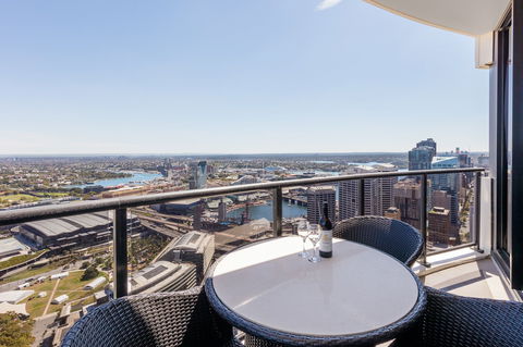 Meriton Suites Kent Street - Holiday Adelaide 2