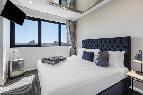 Meriton Suites Kent Street - Holiday Adelaide 3