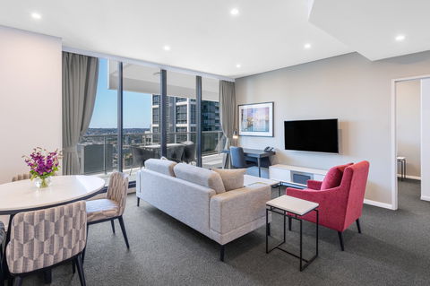 Meriton Suites Kent Street - Holiday Adelaide 4