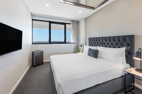 Meriton Suites Kent Street - Holiday Adelaide 5