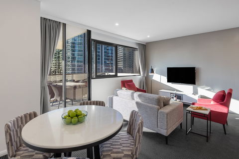 Meriton Suites Kent Street - Holiday Adelaide 6