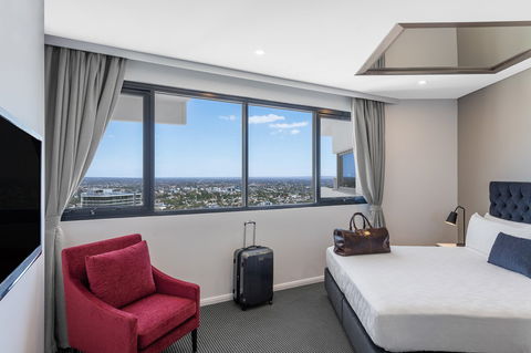 Meriton Suites Kent Street - Holiday Adelaide 8