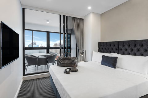 Meriton Suites Kent Street - Holiday Adelaide 12