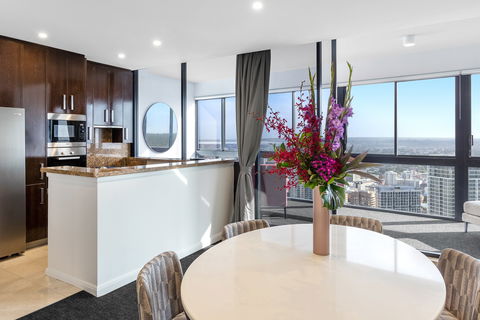 Meriton Suites Kent Street - Holiday Adelaide 14