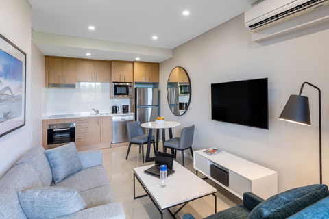 Meriton Suites Waterloo - Holiday Adelaide 1