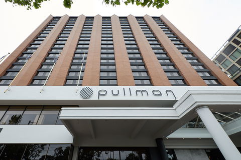Pullman Melbourne On The Park - Holiday Adelaide 0