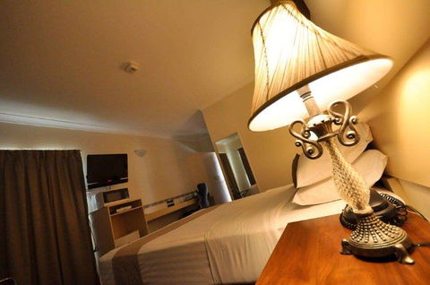 Emerald Maraboon Motor Inn - Holiday Adelaide 4