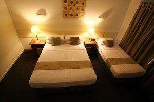 Emerald Maraboon Motor Inn - Holiday Adelaide 9