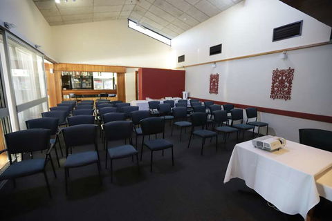 Emerald Central Hotel - Holiday Adelaide 1