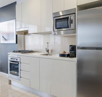 Meriton Suites Zetland - Holiday Adelaide