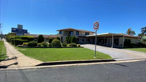 Sapphire City Motor Inn - Holiday Adelaide 1