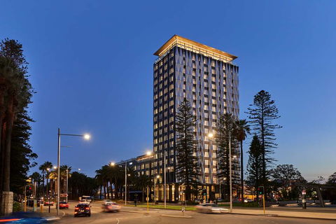 DoubleTree By Hilton Perth Waterfront - Holiday Adelaide 1