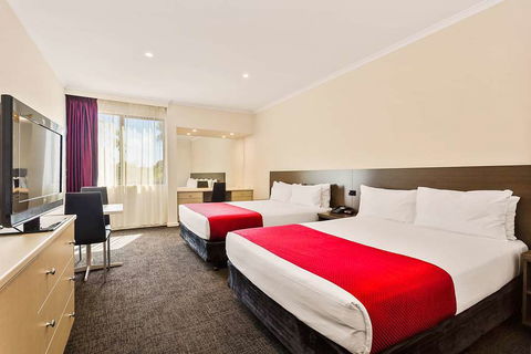 Quality Hotel Manor - Holiday Adelaide 2