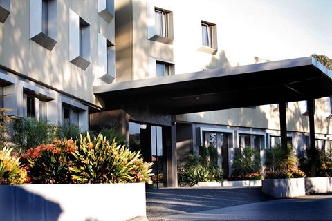 Golden Pebble Hotel - Holiday Adelaide 1
