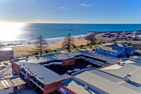 Beachfront Voyager Motor Inn - Holiday Adelaide 0