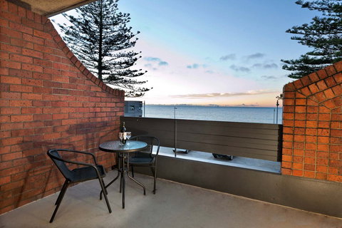 Beachfront Voyager Motor Inn - Holiday Adelaide 2