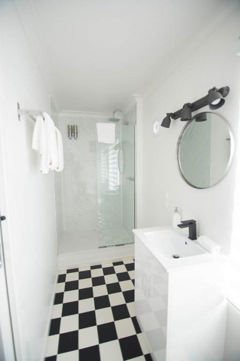 Siesta Central Apartments - Holiday Adelaide 1