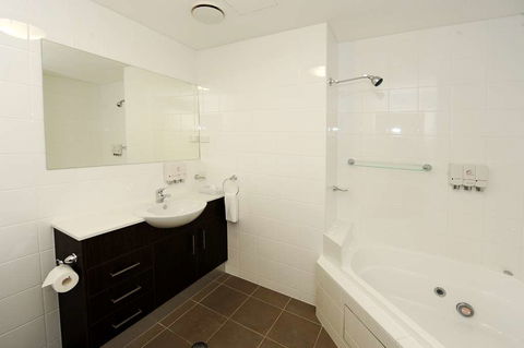 Gladstone City Central - Holiday Adelaide 1