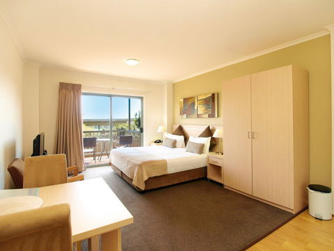Oaks Goldsbrough Apartment Hotel - Holiday Adelaide 1