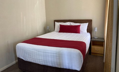 Ashton Townhouse Motel & Suites Tumut - Holiday Adelaide 1