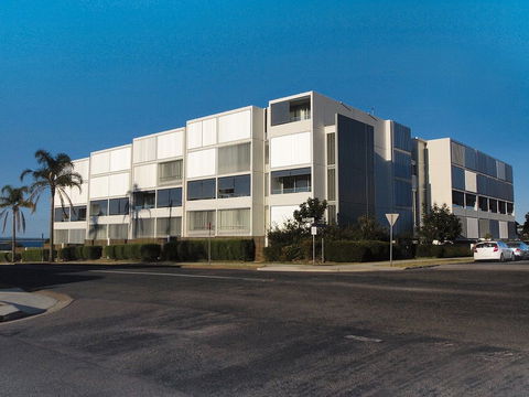 Oaks Lure - Holiday Adelaide 0