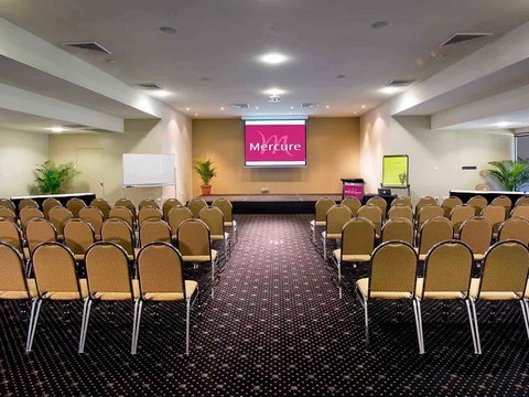 Mercure Townsville - Holiday Adelaide 7