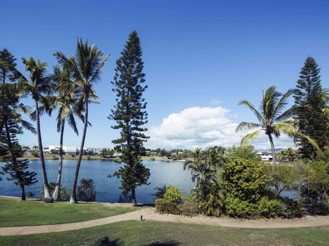 Mercure Townsville - Holiday Adelaide 15
