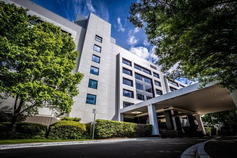 Crowne Plaza Canberra - Holiday Adelaide 1