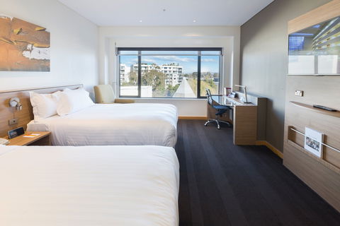 Crowne Plaza Canberra - Holiday Adelaide 6