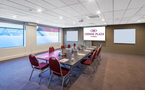 Crowne Plaza Canberra - Holiday Adelaide 8
